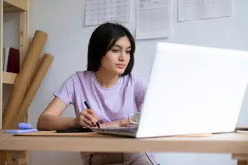 Online Finance assignment help session on laptop